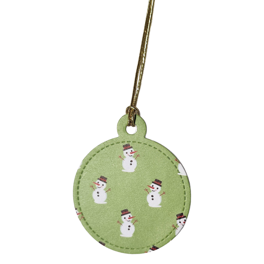 Single front	Round green Snowman Christmas Gift Tag featuring cheerful snowmen and gold hanging cord
Set of 10	Set of ten handmade green Snowman Christmas Gift Tags with gold cords
Back	White back of round Snowman Christmas Gift Tag featuring red To and From stamped lines